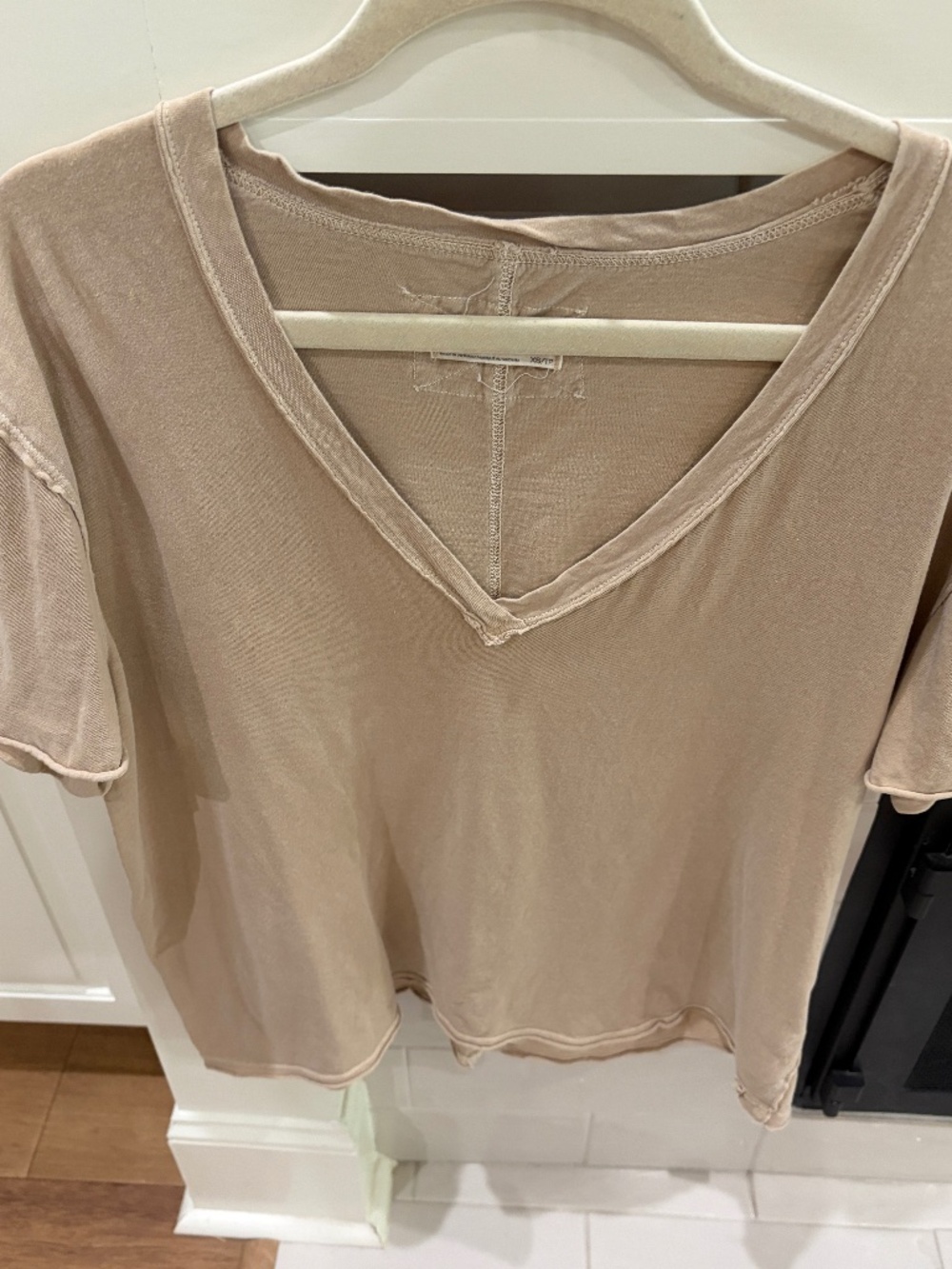 Free People tan v-neck shirt size xs